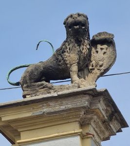 leone di sinistra con aquila imperiale